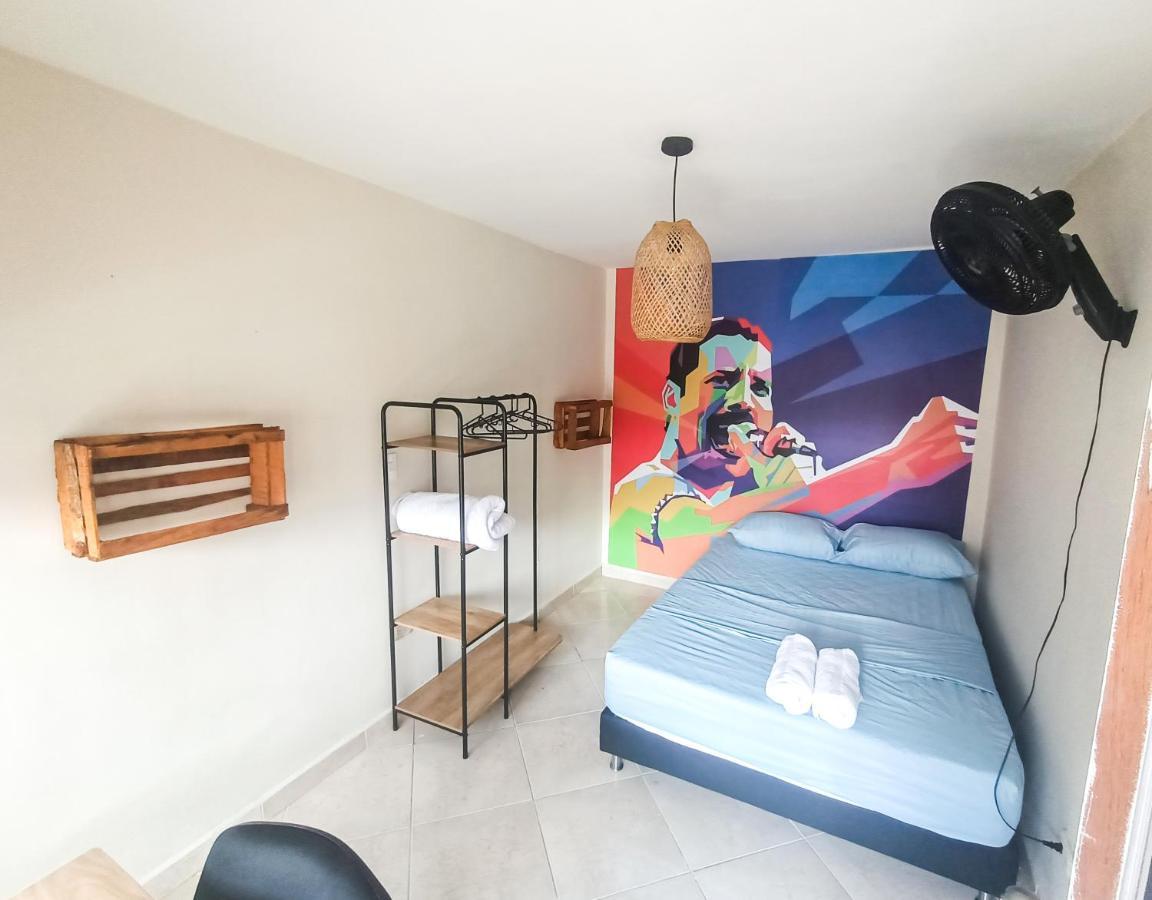 Casa Clandestina Guest House メデジン エクステリア 写真