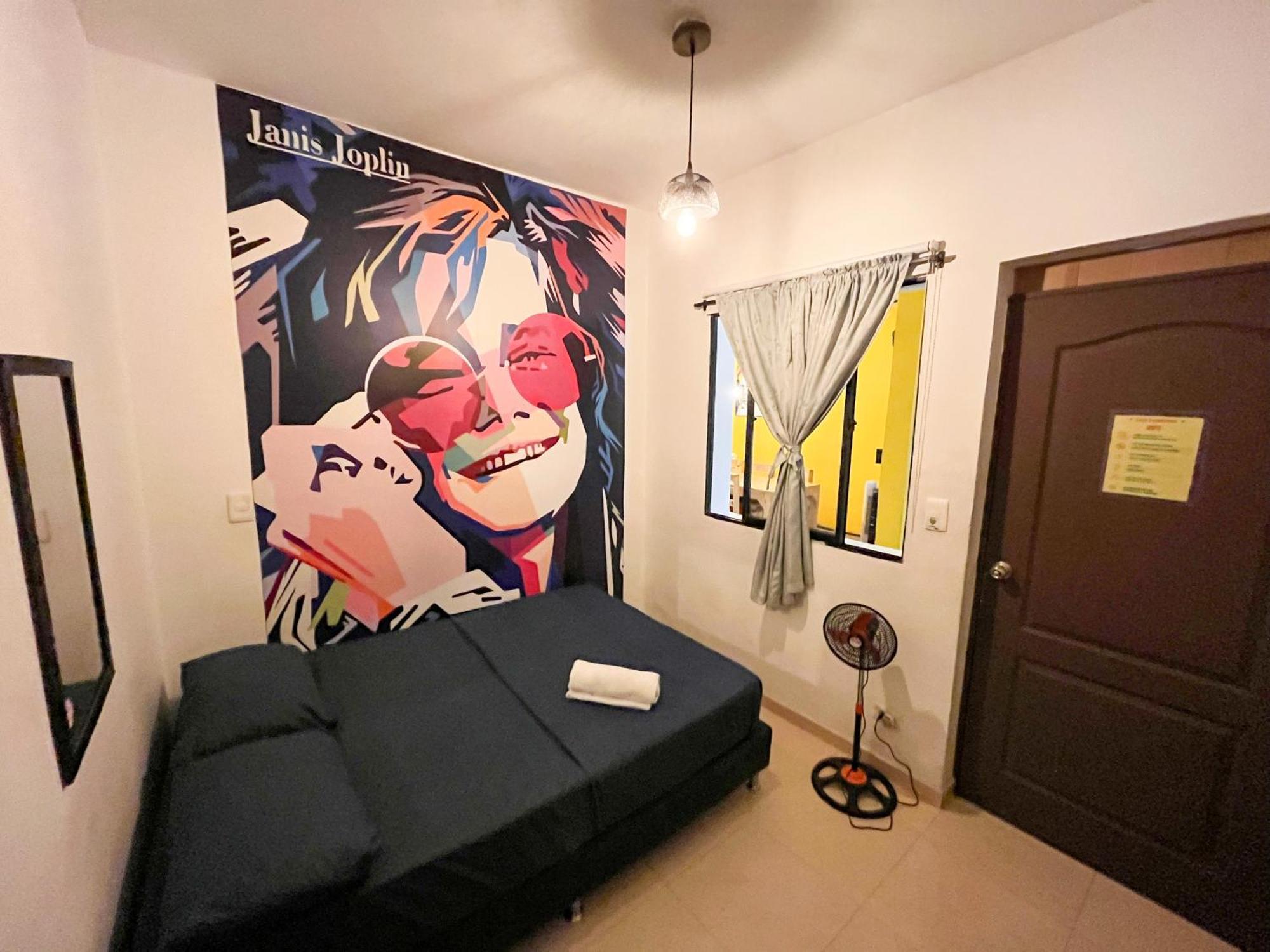 Casa Clandestina Guest House メデジン エクステリア 写真